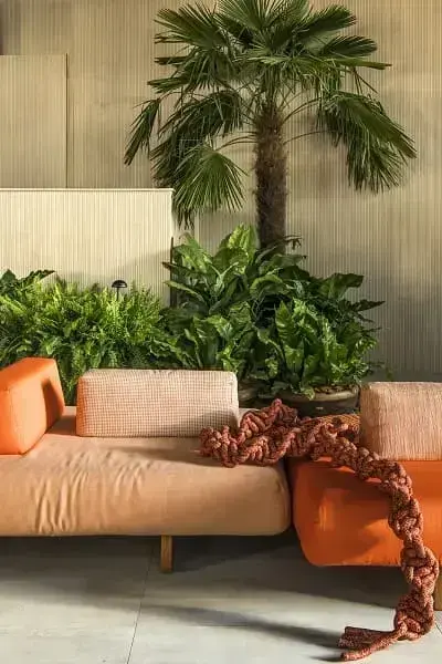CASACOR SP 2022 Praça Paulista Augusta traz conforto e cores quentes projeto Catê Poli e João Jadão foto Renato Navarro