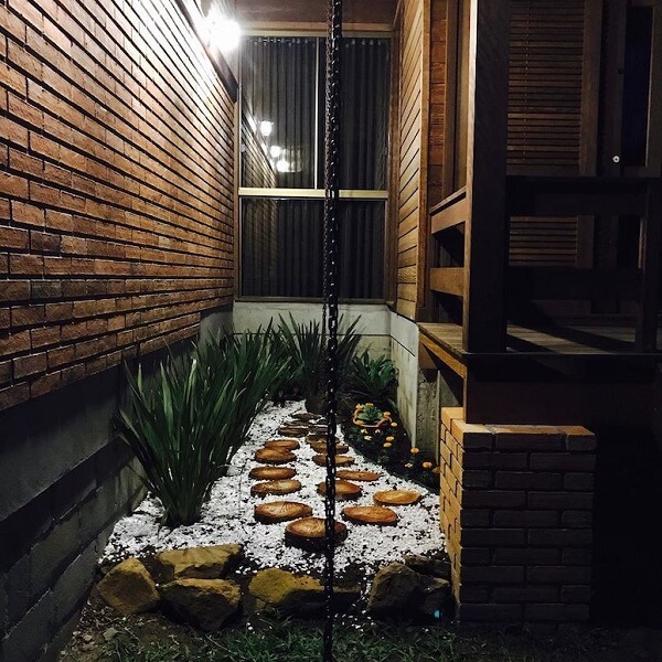 O jardim de inverno simples traz vida a um cantinho perdido da casa