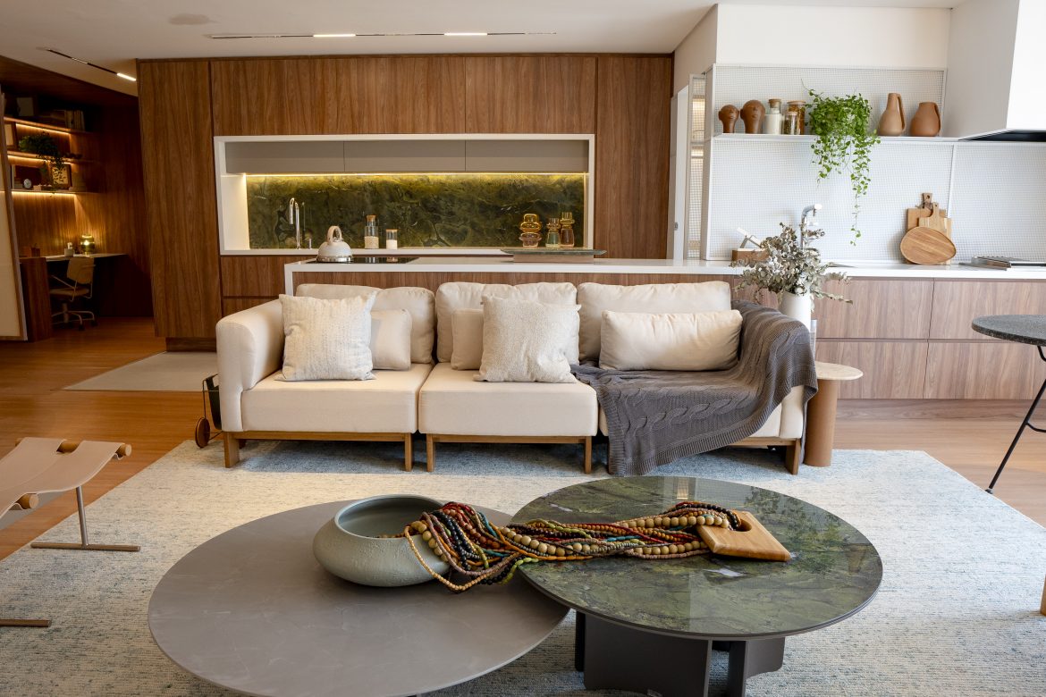 Projeto de interiores assinado pela TRIA Arquitetura, valorizando o ...