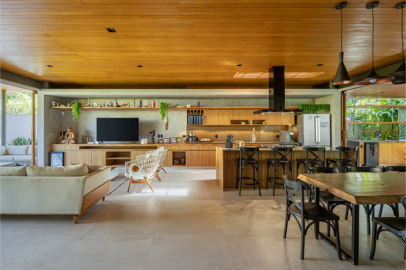 Projeto: Pitta Arquitetura| Cozinha integrada à sala de estar, varanda e área gourmet, criando um espaço acolhedor e funcional, ideal para momentos de convivência e lazer