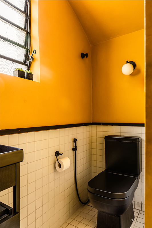 Projeto: Cambuci Arquitetos| Em tons de preto, os produtos Celite criam o contraste perfeito, aliado a estética e praticidade fundamentais para o lavabo