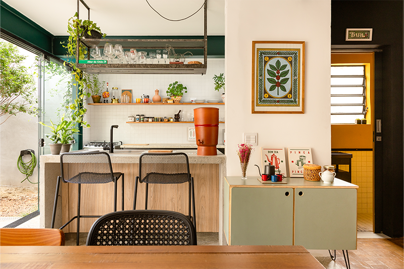 Projeto: Cambuci Arquitetos| Cozinha integrada à sala era um desejo do casal