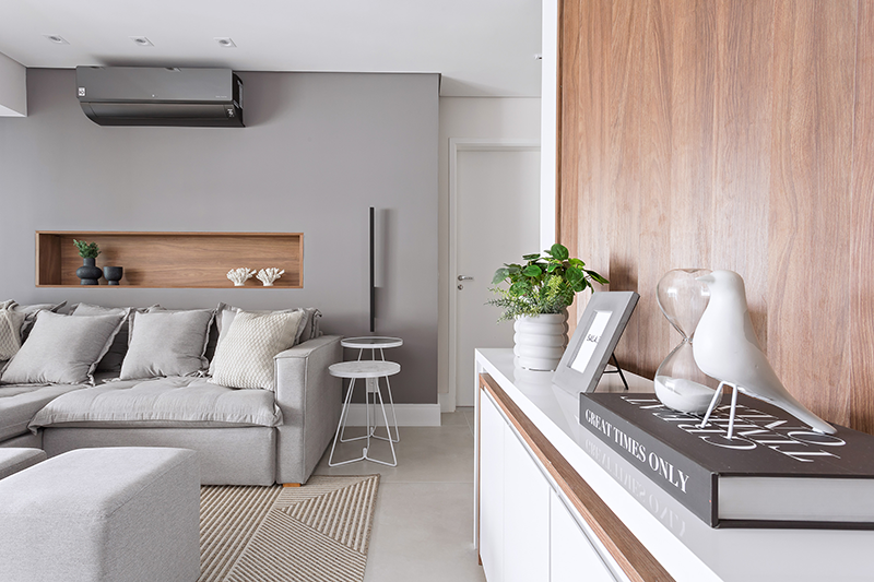 Projeto: RMV Interiores | O Living integrado é o coração deste apartamento de 126m² na Vila Mascote