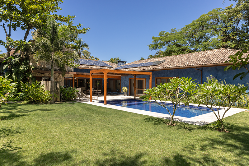 Projeto: Stal Arquitetura| Casa de 325m² na Barra do Sahy, integrada à natureza