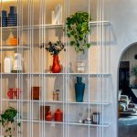 Designers transformam tijolos e revestimento de obra em peças de decoração