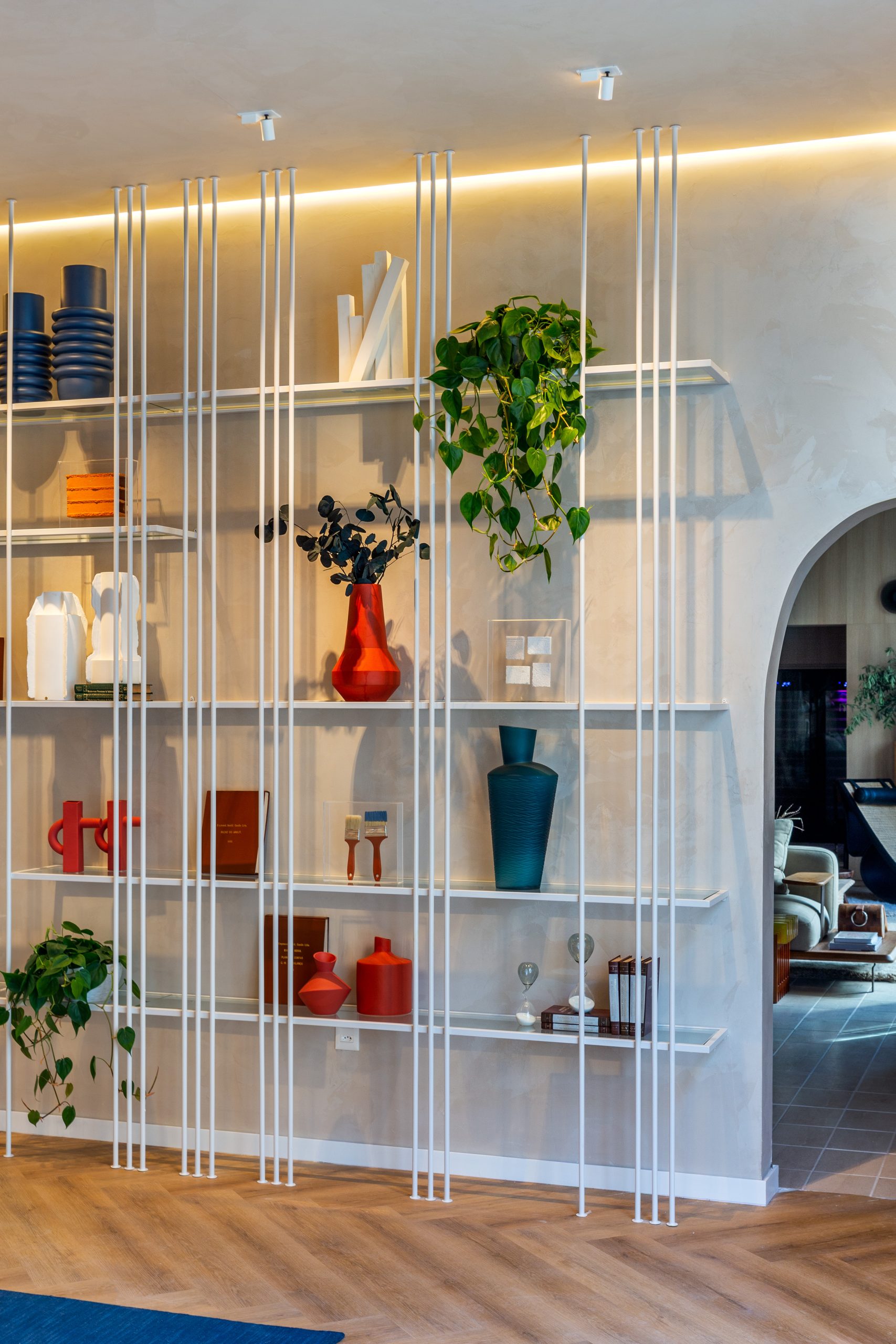 Designers transformam tijolos e revestimento de obra em peças de decoração