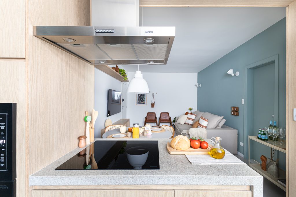 Projeto: Bima Arquitetura | A cozinha integrada a sala para um espaço de maior conexão entre os moradores.