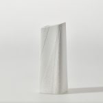 Lilian Malta leva a sensibilidade da cerâmica à maior mostra de arquitetura e decoração das Américas