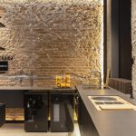 Cozinha e lounge se encontram em um ambiente de descontração e introspecção na CASACOR Ribeirão Preto 2025