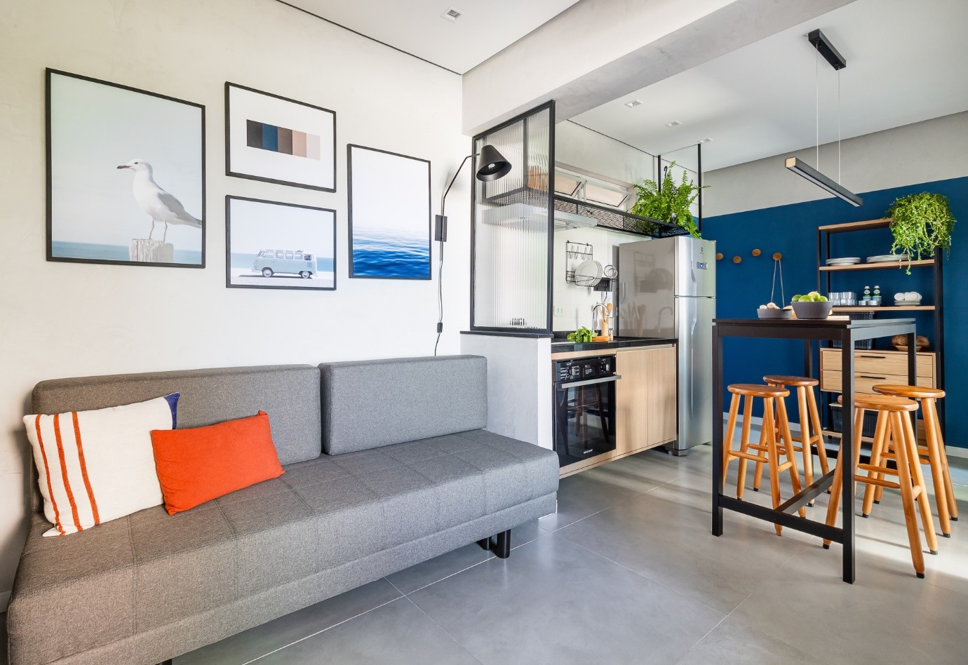 Kitnet de 33m² em Santos ganha projeto completo assinado pela Bimá Arquitetura com conceito contemporâneo e alma de lar