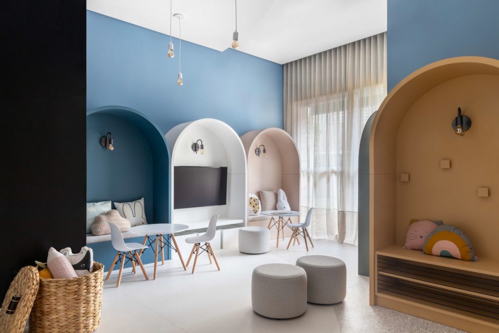 Projeto: Bo.arch | O espaço kids do Piemonte Vizione foi pensado para estimular criatividade, convivência e diversão em um ambiente lúdico e acolhedor. Cores suaves, mobiliário integrado e detalhes que encantam transformam cada cantinho em um convite ao brincar