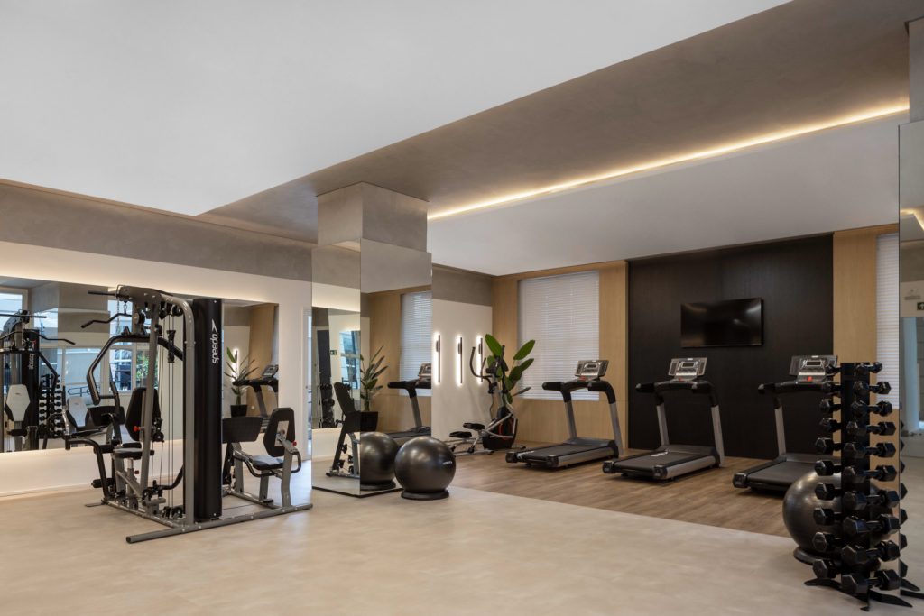 Projeto: Bo.arch | O Piemonte Vizione reúne bem-estar e estilo em cada detalhe: o espaço fitness foi projetado para ser funcional e inspirador, enquanto a área dedicada aos pets garante conforto e sofisticação também para os melhores amigos dos moradores.