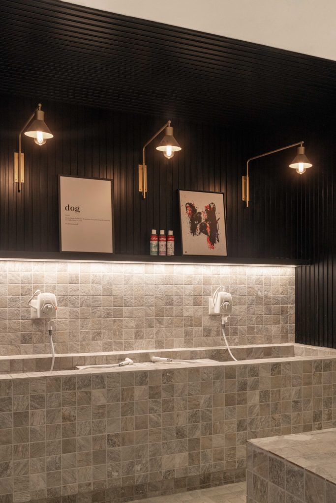 Projeto: Bo.arch | O Piemonte Vizione reúne bem-estar e estilo em cada detalhe: o espaço fitness foi projetado para ser funcional e inspirador, enquanto a área dedicada aos pets garante conforto e sofisticação também para os melhores amigos dos moradores.