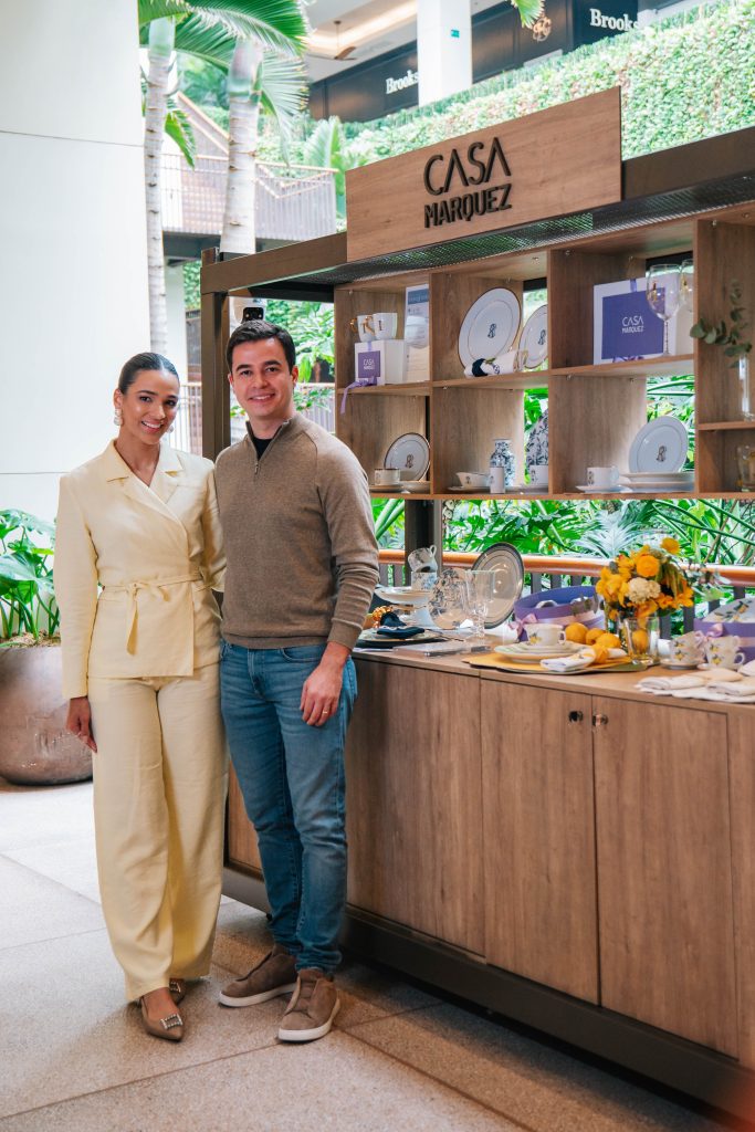 Foto divulgação Casal e sócios Marquez