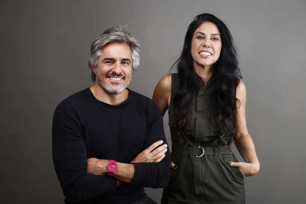 Os paulistanos José Ricardo Basiches e Mariana Orsi exaltam a paixão pela arquitetura por meio de suas profissões: a fotografia e o desenho | Foto: Michelle Moll
