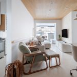 Minimalismo que acolhe: jovem transforma apartamento de 73m² em lar funcional e cheio de afeto com projeto assinado pela Intu Arquitetura