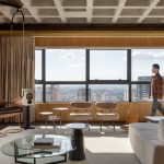 Rodolfo Fontana assina projeto que une estética industrial e conforto em amplo apartamento de 280 m²