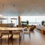 Entre a cidade e o silêncio: apartamento em Curitiba é transformado em refúgio contemporâneo para a vida em família