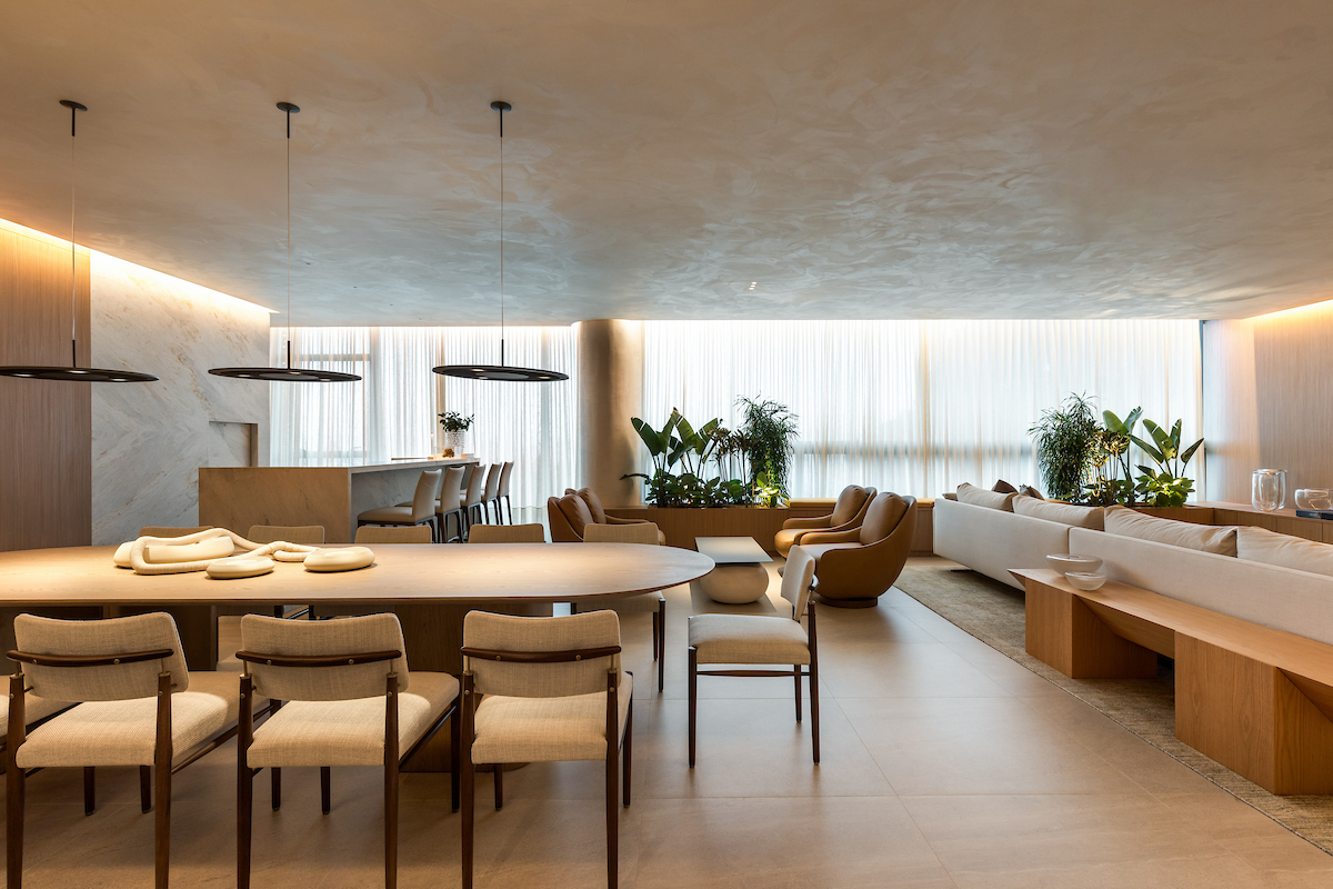 Entre a cidade e o silêncio: apartamento em Curitiba é transformado em refúgio contemporâneo para a vida em família
