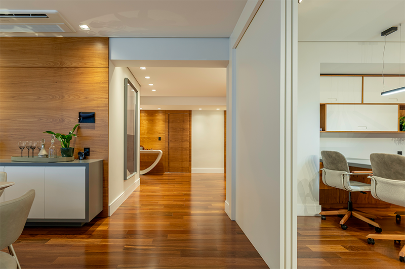 Queiti Magalhães transforma duas plantas em um lar de 350 m²