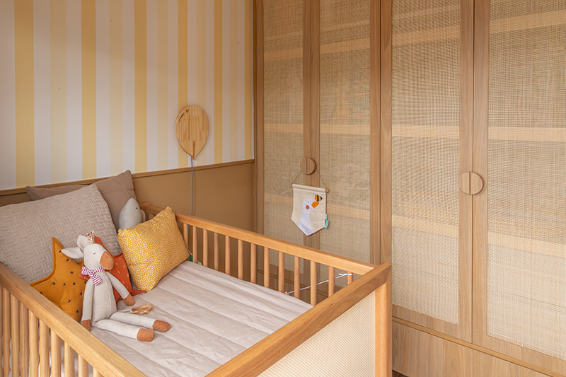 Projeto: TT Interiores | Antigo home office dá lugar a um quarto infantil de 10 m², com planejamento inteligente, soluções multifuncionais e estética atemporal pensada para acompanhar o crescimento da criança.