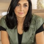 Arquiteta Denise Barretto celebra 30 anos de Mostra Artefacto com espaço de 120 m² que reflete sobre maturidade