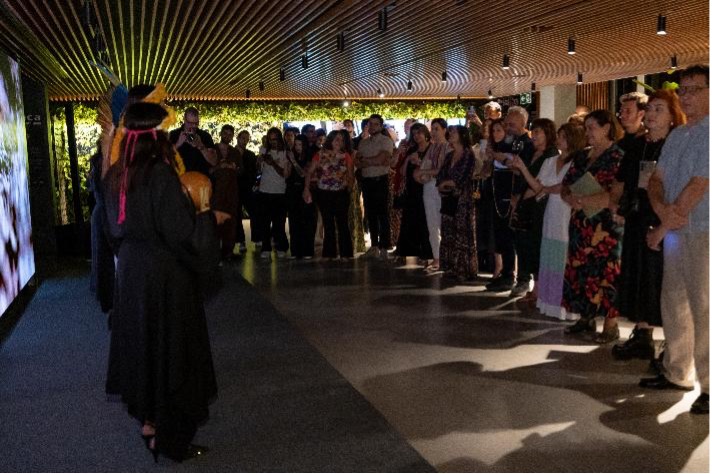 Convidados presenciam apresentação especial de Mulheres Jenipapo Kanindé