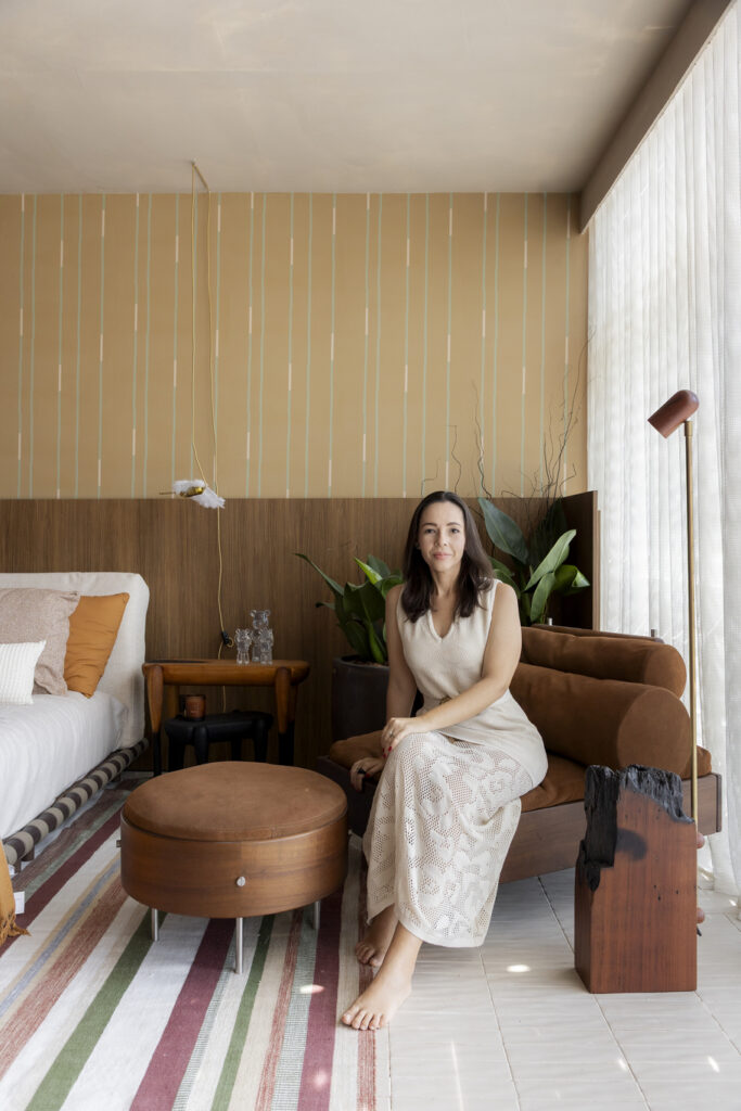 Casa Corcovado traduz a leveza e a sofisticação da bossa carioca em um apartamento em São Paulo.