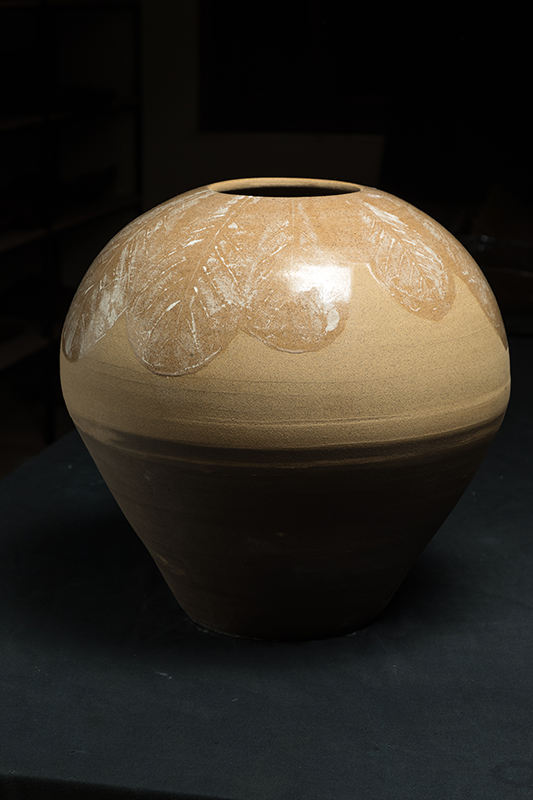 Criações em cerâmica produzidas por mulheres indígenas da etnia Jenipapo Kanindé compõem a exposição Encantadas, que integra agenda do circuito SP-Arte 2026