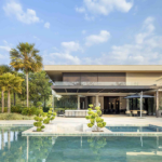 Sofisticação em meio ao verde: paisagismo valoriza a arquitetura e promove bem-estar