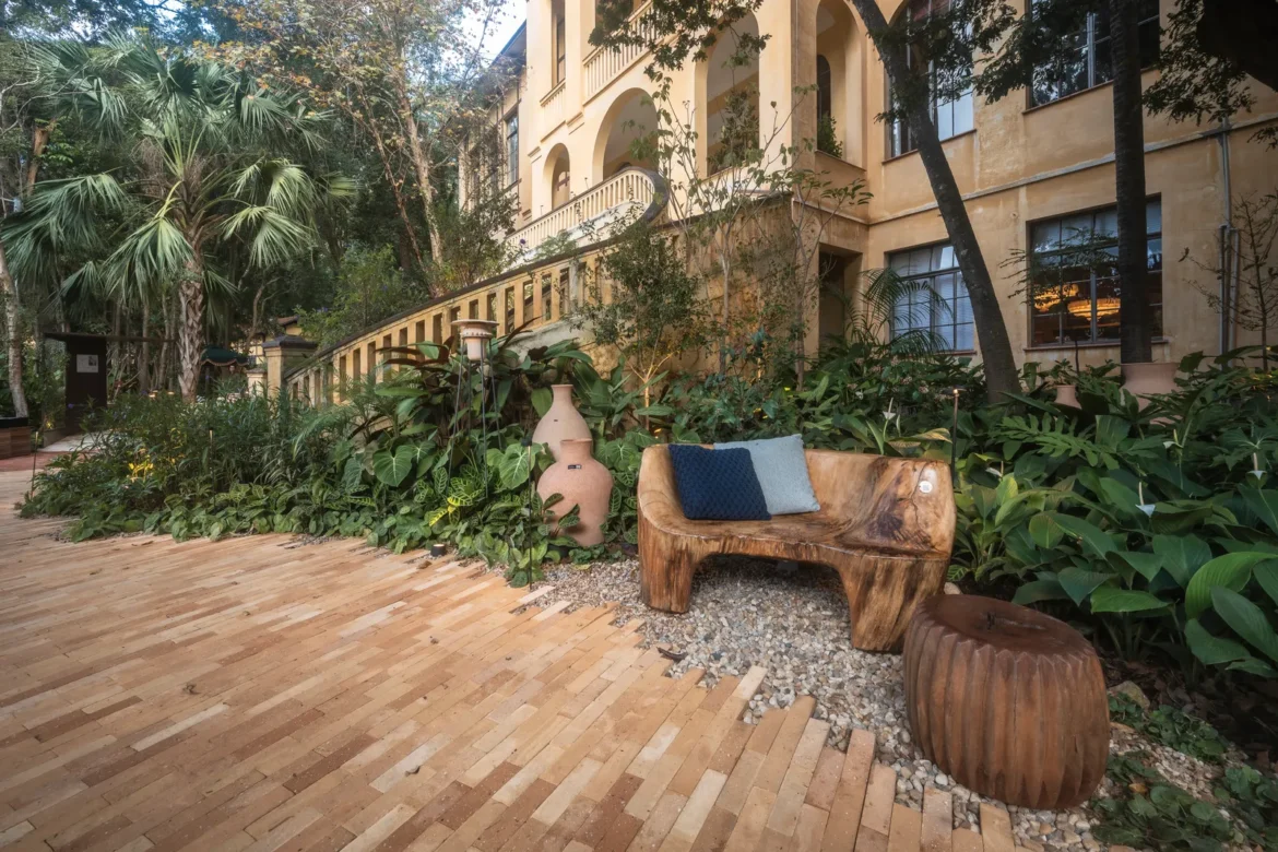 CASACOR São Paulo 2026: O Jardim 'Da Terra ao Solo' de Maria Fernanda Marques