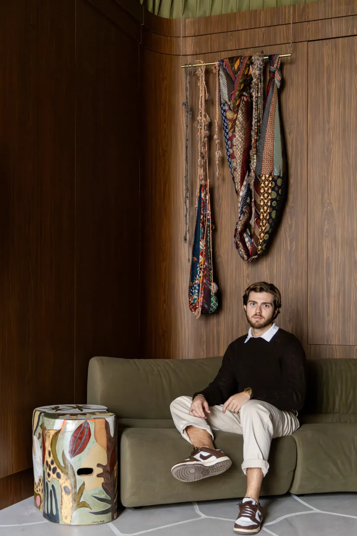 Arte ganha protagonismo no ambiente Tramas e Transbordos, de Lucas Carrara, na CASACOR SP
