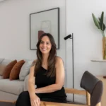 Apartamento na Vila Olímpia aposta em integração e estética minimalista para uma família jovem