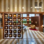 CASACOR Rio: Área de convivência gratuita com café, floresta de bolso e lojas que traduzem o morar carioca