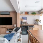 Abrazo Interiores transforma apartamento no Campo Belo em lar contemporâneo