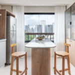 Estúdio de 27m² combina diferentes estilos e soluções para ampliar a funcionalidade