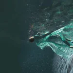 Scarlett Yang: moda biodegradável que se dissolve em água
