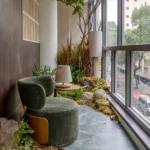 Na CASACOR Rio 2026, acessibilidade, design e afeto dão forma a um novo jeito de morar