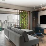 Apartamento ADR: Estilo industrial, duas estações de trabalho e área pet
