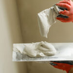 Como rebocar parede: o que considerar antes de fazer o processo?