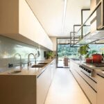 Cozinha grande: 20 projetos e dicas de planejamento