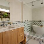 Ideias para renovar banheiros e lavabos com praticidade e elegância