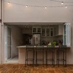 Janela camarão: entenda como esse fenômeno da ‘arquitetura de interiores’ pode ampliar espaços e integrar ambientes