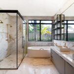 Piso para banheiro: como escolher +10 projetos para se inspirar