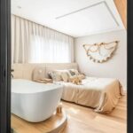 Quarto com banheira: 10 ideias e dicas para o seu projeto