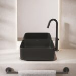 Roca reforça liderança em louças sanitárias com inovações em cubas na Revestir 2026